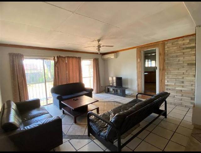 9 BEDROOM HOUSE FOR SALE IN BEDWORTH PARK